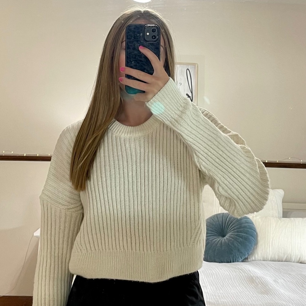 urban outfitters cream cropped sweater